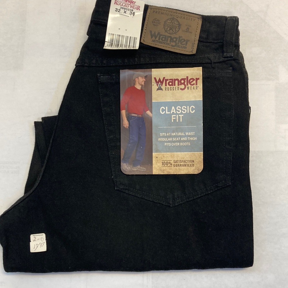 Men’s Wrangler Classic Fit Jeans. New with tags. Size 32x30. Black jeans.
